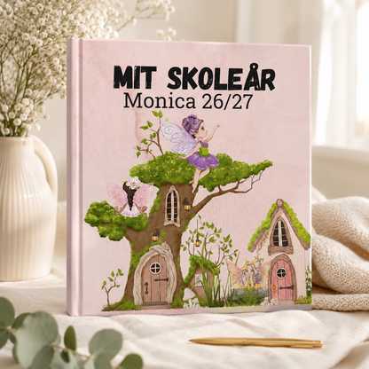 Personlig Skoleårsbog med Alver og Eventyr – Unikt Hardcover Minde med Navn og År